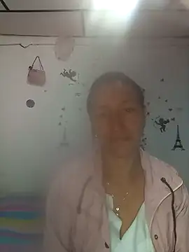 Snapshot of Keilathompson10 chatting on September 29, 4:12 pm Keilathompson10 online show from September 29, 4:12 pm