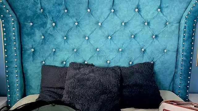 EmilyGala online show from November 18, 7:48 pm