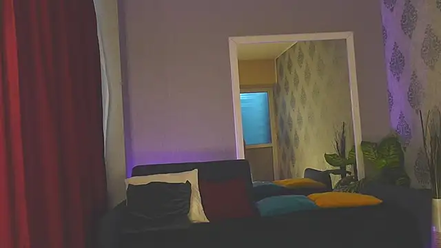 PeachyPixiee online show from May 14, 9:26 am