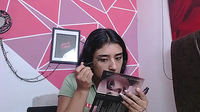 nahomievans20 online show from October 4, 12:44 pm