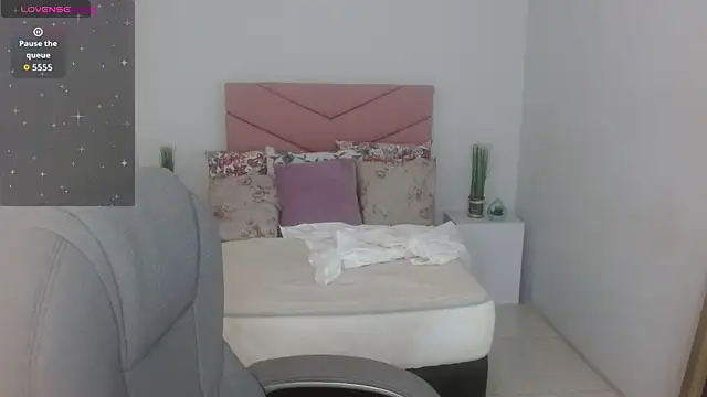 SarayVega  online show from October 21, 7:29 pm