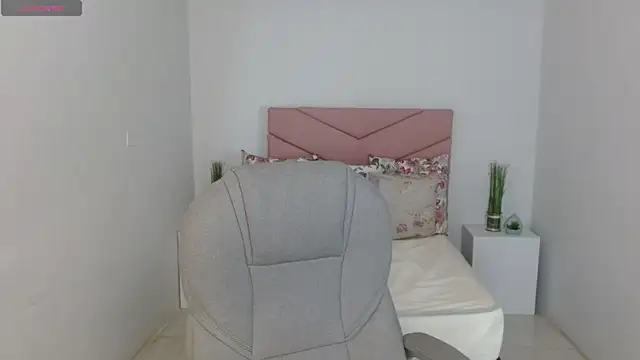 SarayVega  online show from October 27, 7:41 pm