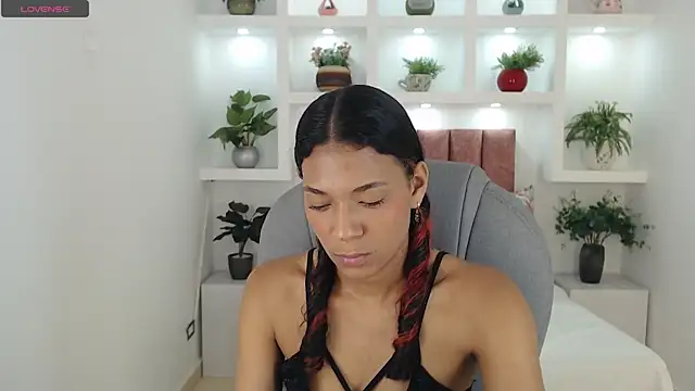 SarayVega  online show from November 12, 8:51 pm