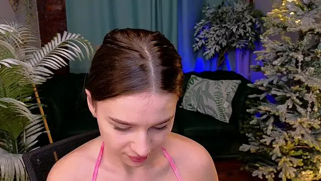 Olivia Farrell online show from December 22, 12:52 pm