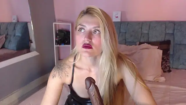 Camila Russoo online show from December 17, 8:35 pm