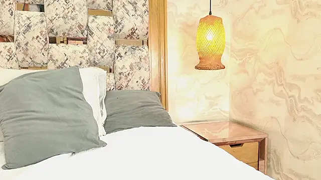 julyana mendez online show from October 16, 7:38 pm