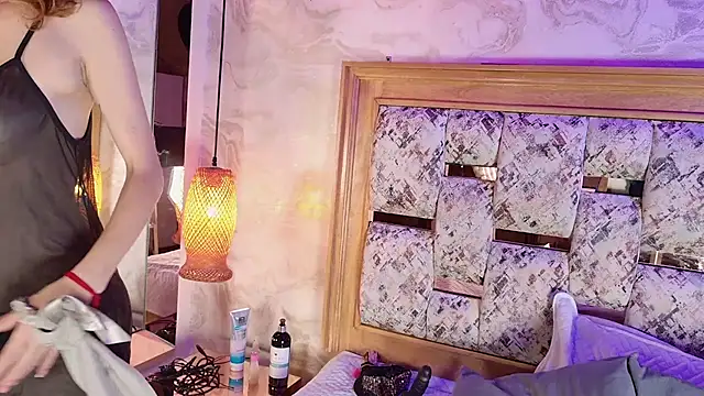 julyana mendez online show from October 11, 7:38 pm