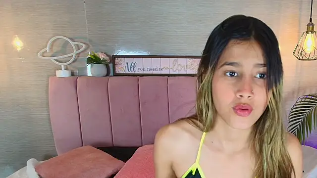 im sofii18 online show from October 8, 8:02 pm