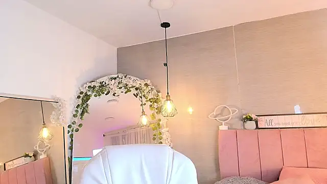 im sofii18 online show from November 8, 7:30 pm