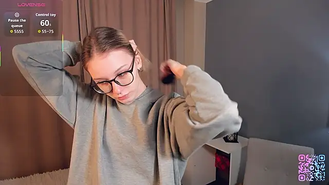 SharylSmalt online show from February 2, 1:15 am