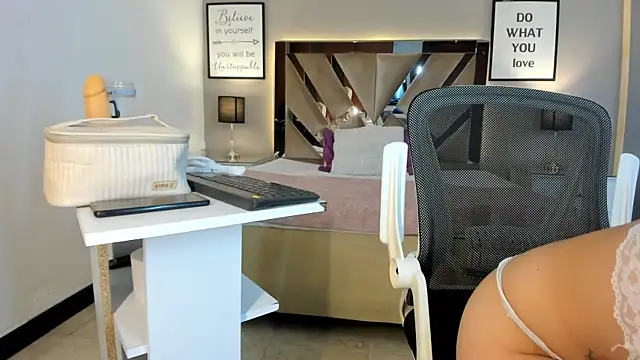 cellestehot online show from March 10, 1:04 pm