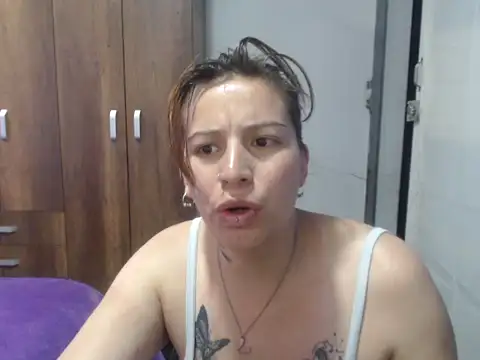 cloequeen15 online show from November 8, 2:33 pm