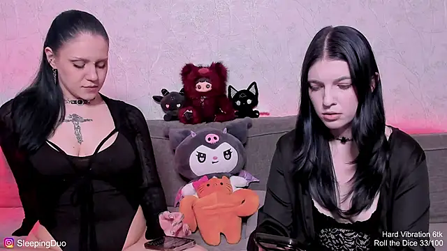 Threesomebabes online show from May 13, 4:24 pm