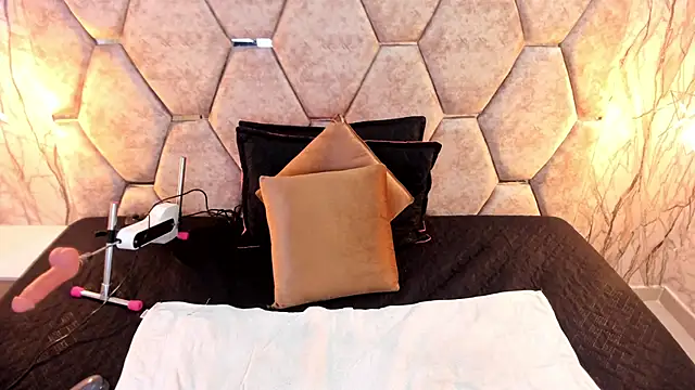 EXOTIC EBONY  online show from November 7, 9:31 pm