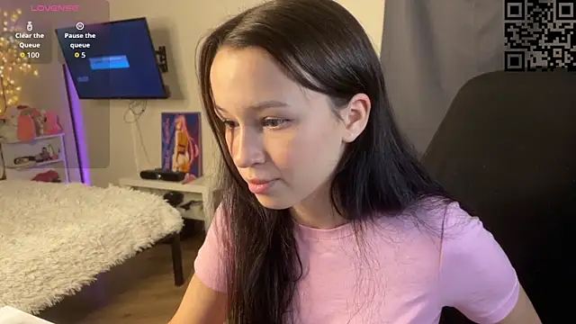 EllaSimonss online show from October 4, 9:08 pm
