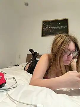 cherryrosealiee online show from May 26, 9:25 pm