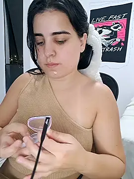 Snapshot of CutteGirl99 chatting on September 9, 11:37 pm CutteGirl99 online show from September 9, 11:37 pm