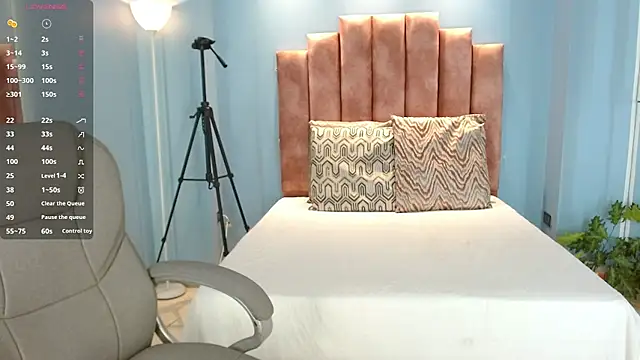 Milaa Star  online show from February 24, 3:49 am