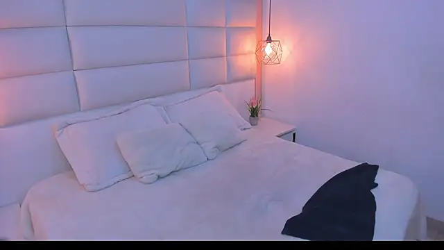 Salome Smitth 1 online show from April 8, 8:44 pm