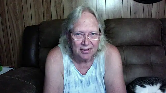 OldLadySara online show from September 18, 11:14 pm