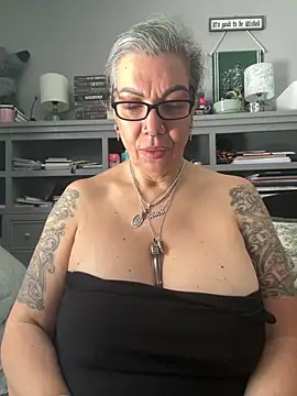 dieseldame1313 online show from May 7, 3:49 pm