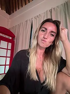 Snapshot of ChasingSunsets-Quinn chatting on October 16, 12:35 am ChasingSunsets-Quinn online show from October 16, 12:35 am