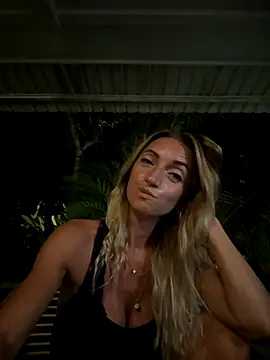 Snapshot of ChasingSunsets-Quinn chatting on September 13, 9:12 pm ChasingSunsets-Quinn online show from September 13, 9:12 pm