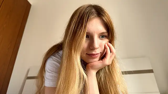 FruityXo online show from February 7, 12:42 pm