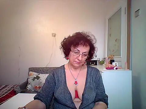 Julia54391 online show from November 18, 12:06 pm