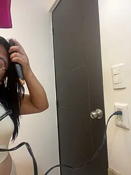 Regina Escobar online show from October 27, 1:01 am