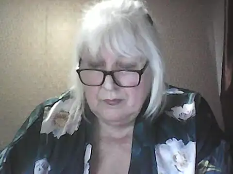 Alexia64231 online show from April 5, 3:44 pm