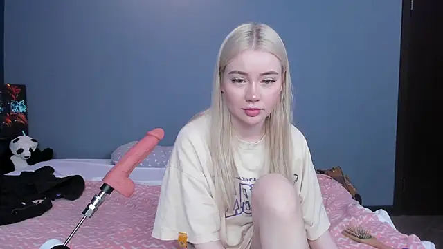Lillie Berry online show from May 21, 5:27 am