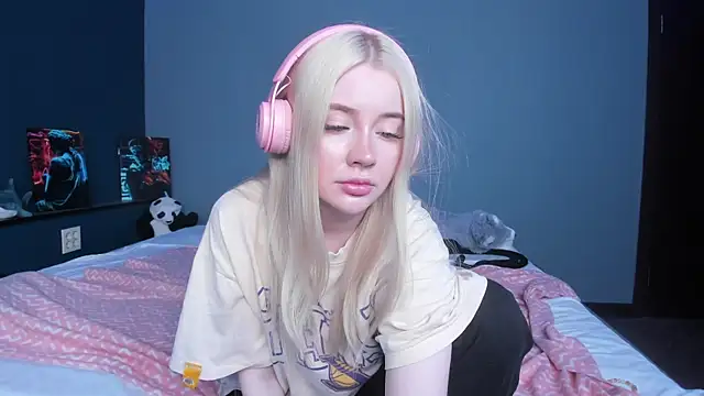 Lillie Berry online show from May 22, 5:27 am