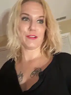 RhondaRump online show from October 13, 1:30 am