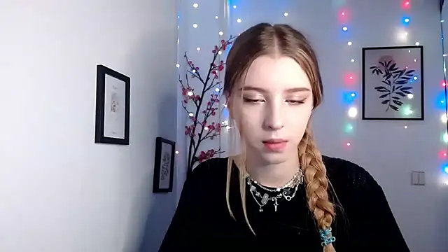 Snapshot of lamooni chatting on October 9, 8:24 pm lamooni online show from October 9, 8:24 pm
