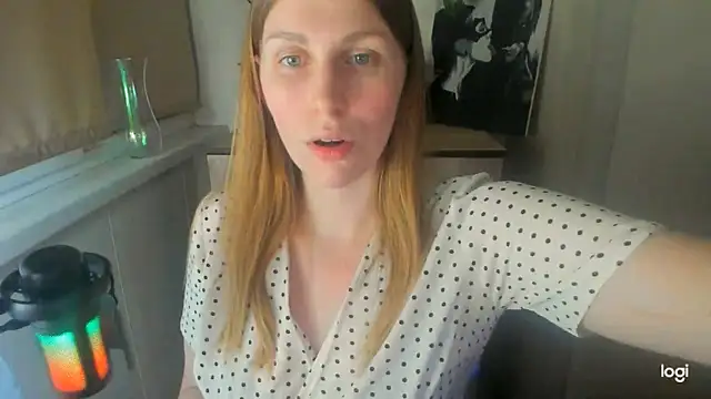 JuliaMuuun online show from May 13, 10:04 pm