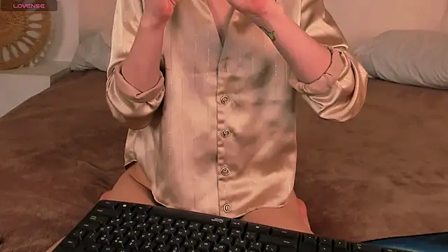 Little Clare online show from March 27, 11:33 am