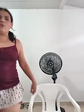 Bellapotencia1985 online show from April 25, 10:29 am