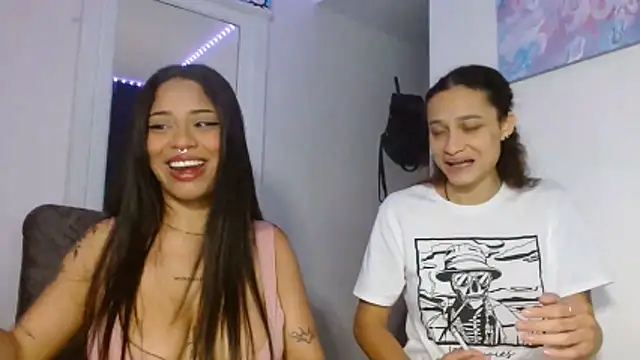 reina reina online show from April 25, 5:21 am