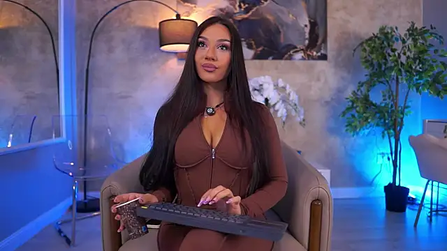 NinaSolenne online show from May 18, 9:04 am
