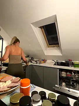 blondi2077 online show from November 10, 5:30 pm