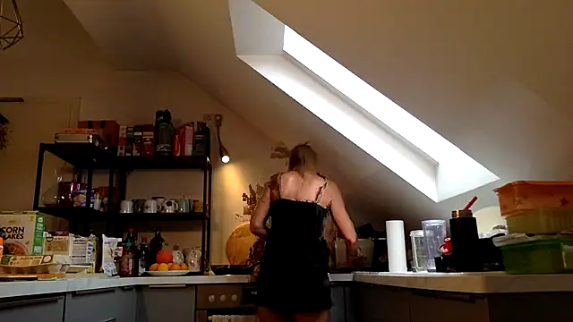 Snapshot of blondi2077 chatting on September 12, 1:18 pm blondi2077 online show from September 12, 1:18 pm