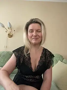 AliceSwan4011 online show from March 2, 10:11 am