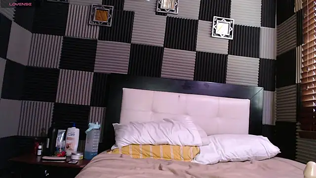 antonela-tompson online show from September 21, 8:40 pm