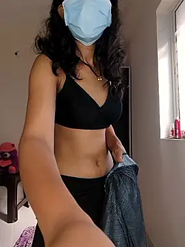 Shivani2002 online show from May 25, 3:49 am
