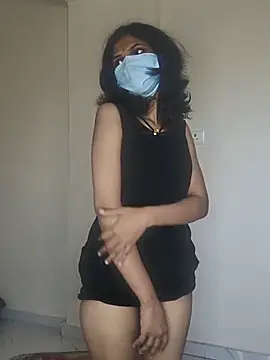 Shivani2002 online show from June 16, 10:38 am