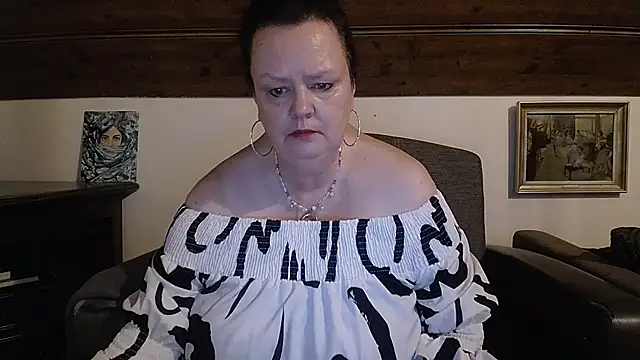 TiffanyMature online show from May 23, 8:29 pm
