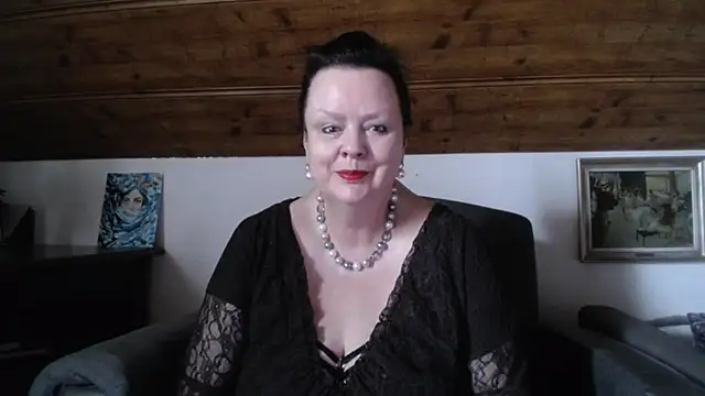 TiffanyMature online show from May 6, 7:01 am
