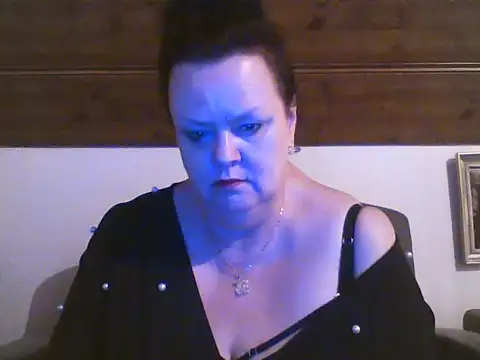 TiffanyMature online show from April 4, 8:40 pm