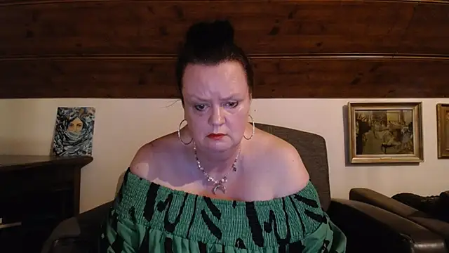 TiffanyMature online show from May 25, 8:41 pm